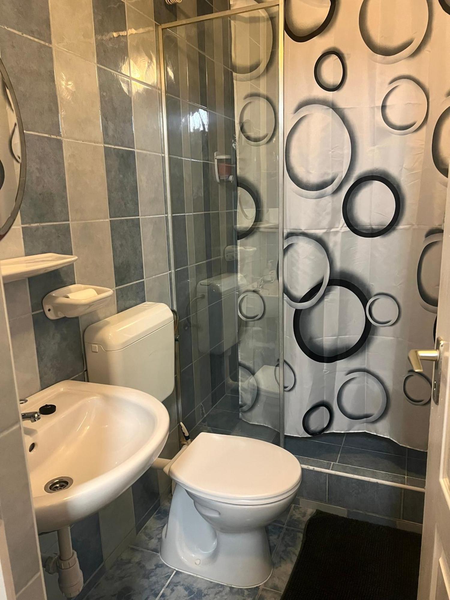 Op-Art Etterem Es Panzio Hotel Monor Eksteriør billede